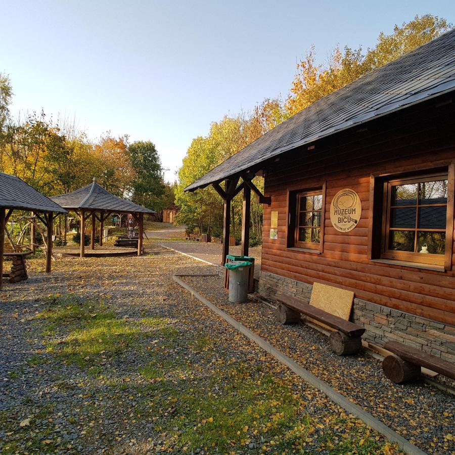 Pensiony A Ubytovani V Kempu Indiana Edrovice Esterno foto