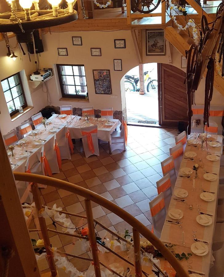 Pensiony A Ubytovani V Kempu Indiana Edrovice Esterno foto