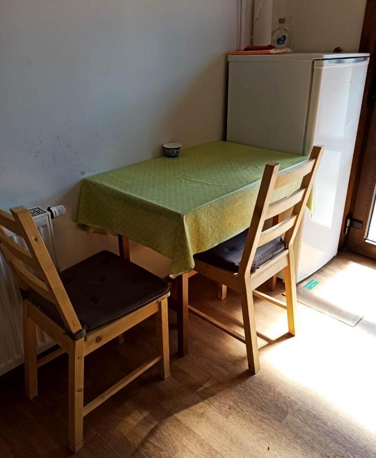 Pensiony A Ubytovani V Kempu Indiana Edrovice Esterno foto