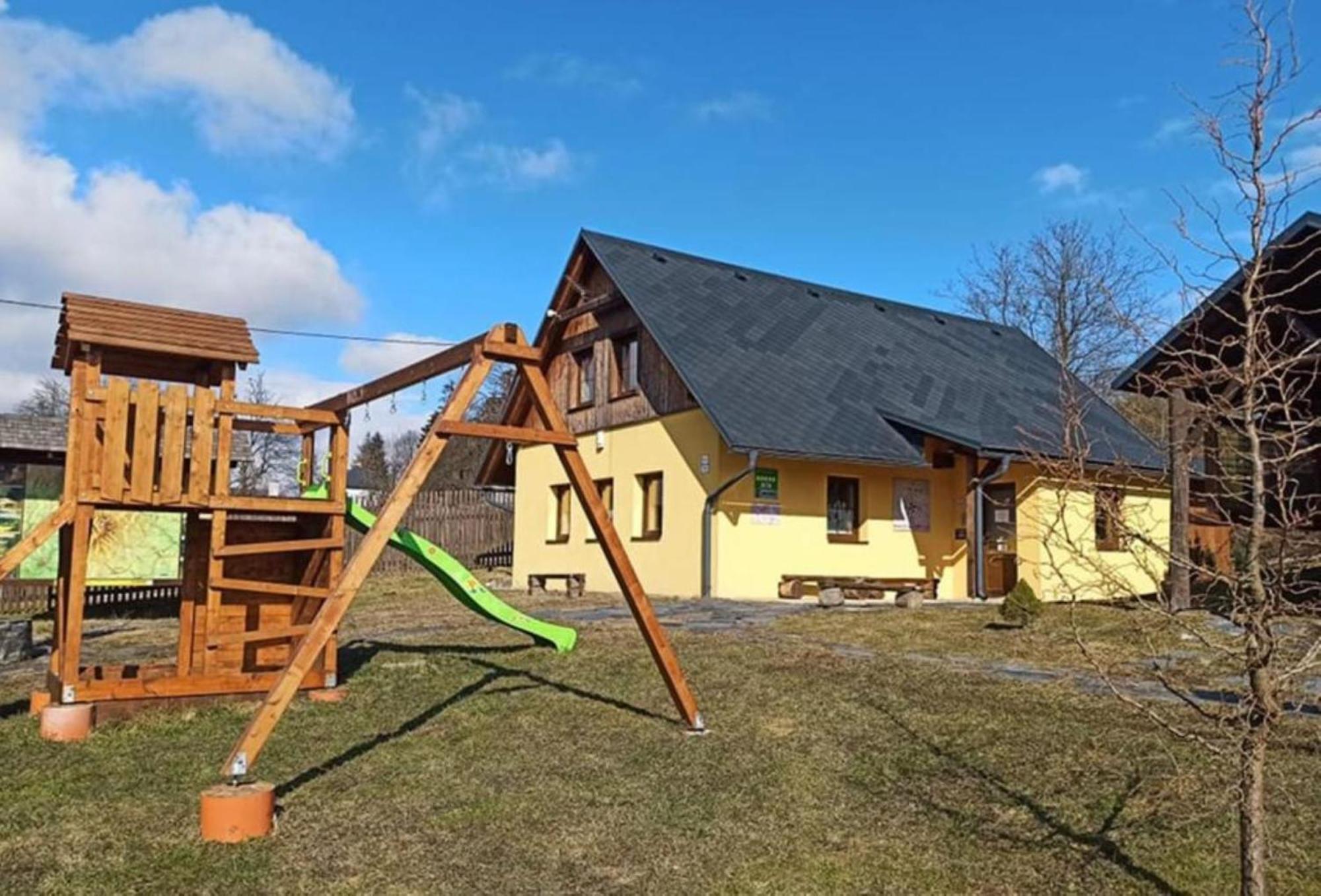 Pensiony A Ubytovani V Kempu Indiana Edrovice Esterno foto