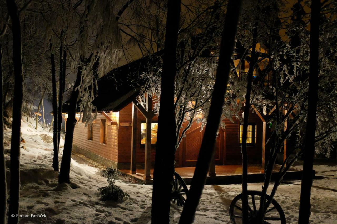 Pensiony A Ubytovani V Kempu Indiana Edrovice Esterno foto