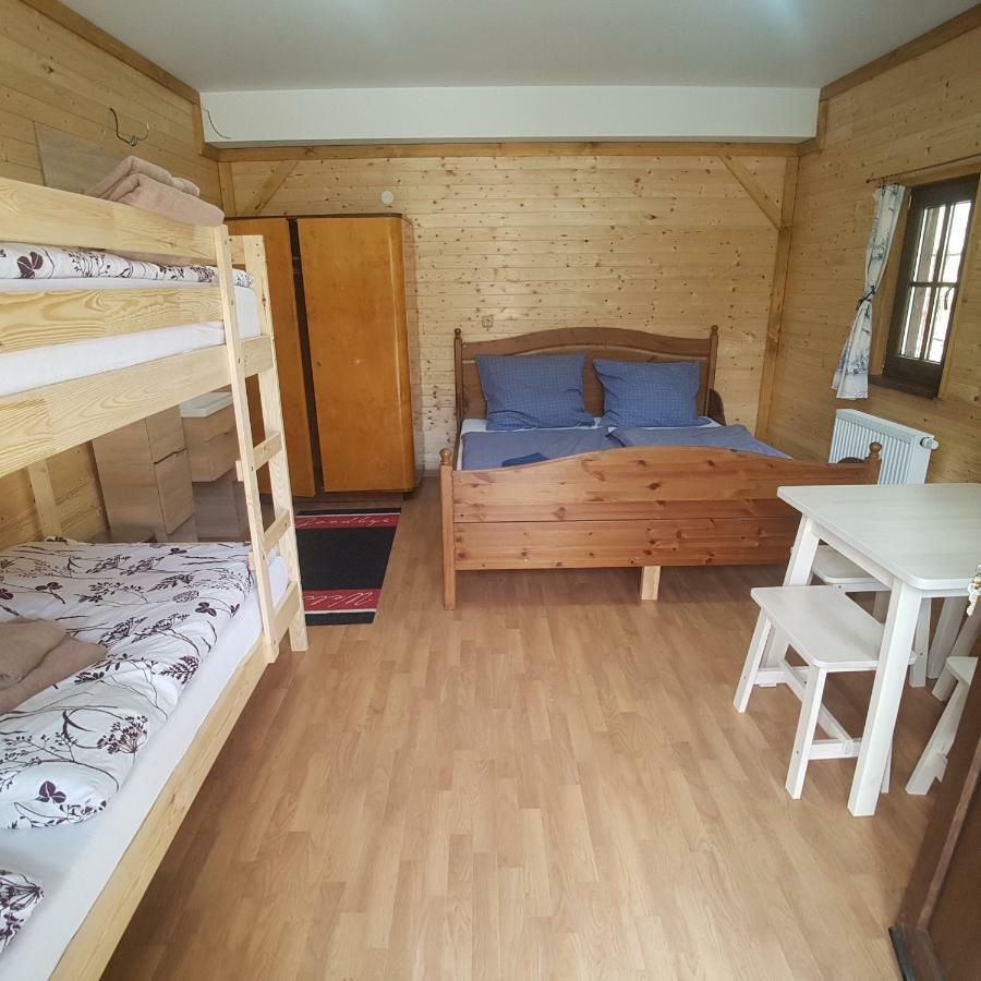 Pensiony A Ubytovani V Kempu Indiana Edrovice Esterno foto